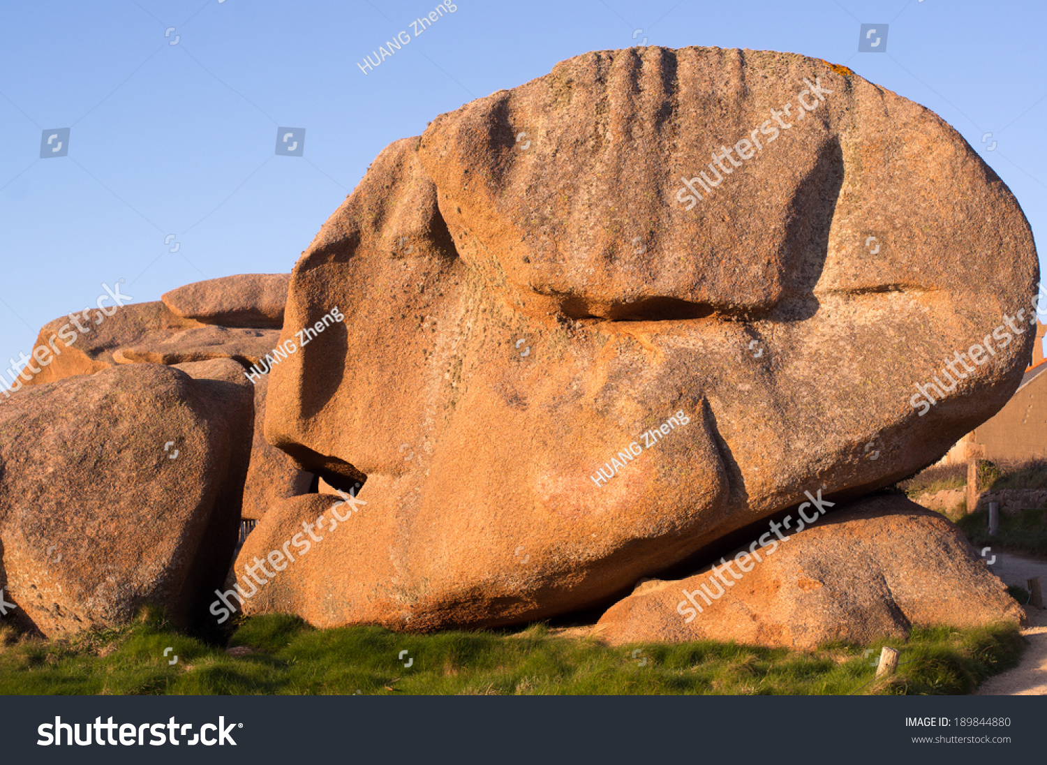 花岗岩的人头形状粉红色花岗岩海岸,Ploumma