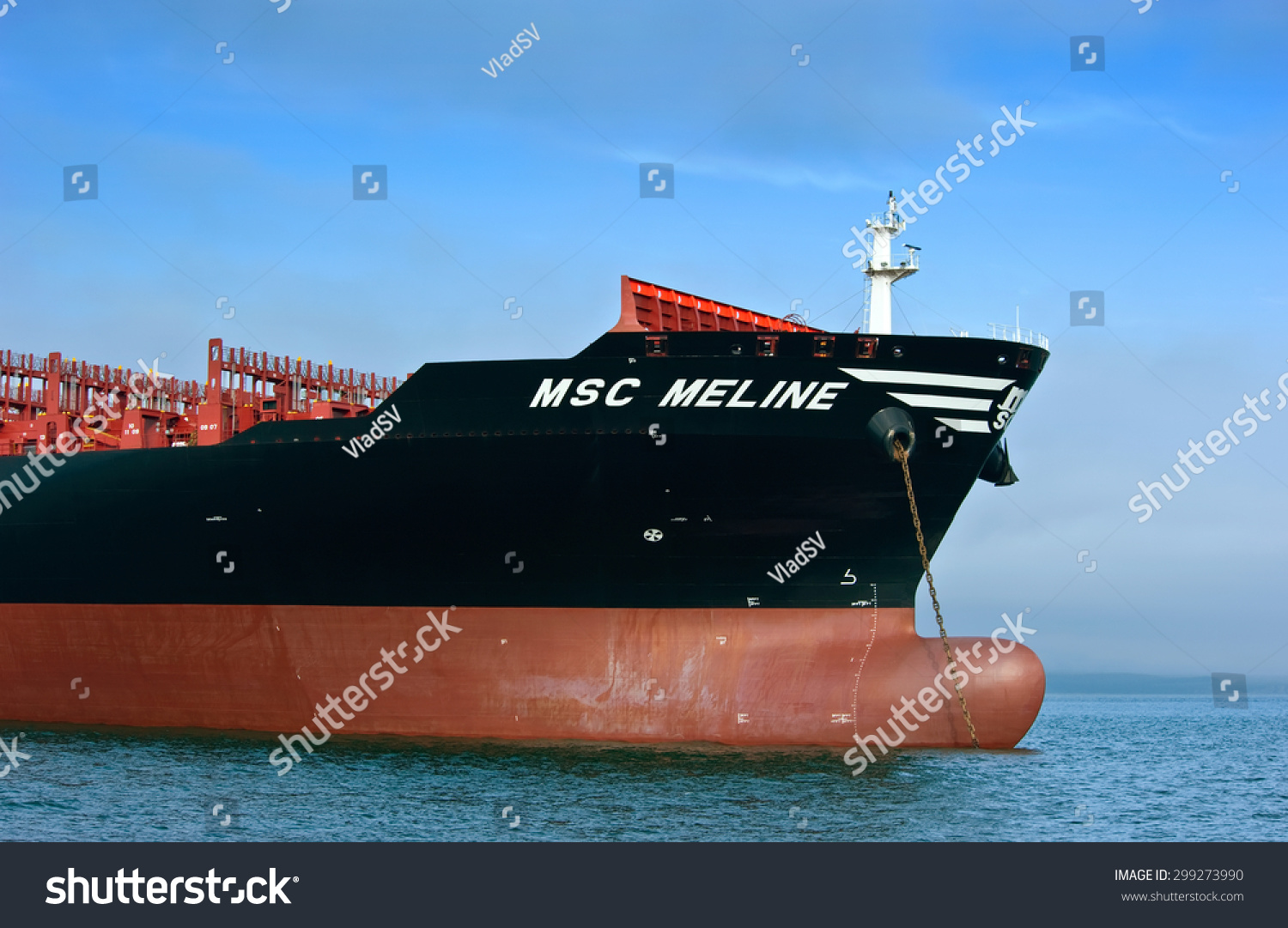 一个巨大的集装箱船MSC獾船首锚。纳霍德卡