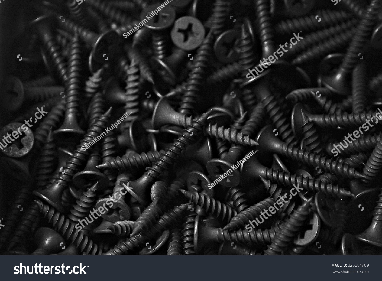 黑色螺丝钉-物体-海洛创意(hellorf-shutterstock中国独家合作伙伴