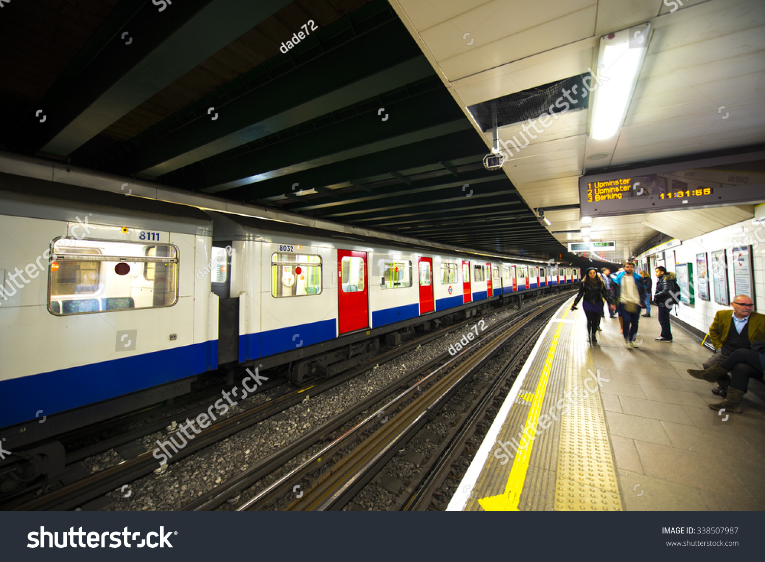 伦敦--珍16:伦敦地铁火车站于2015年Jennuary