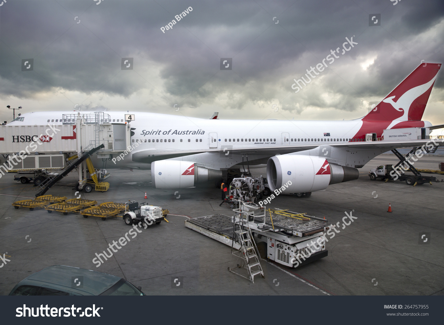 纽约- 3月28日:澳大利亚澳洲航空的波音747飞机在纽约jfk为飞行服务