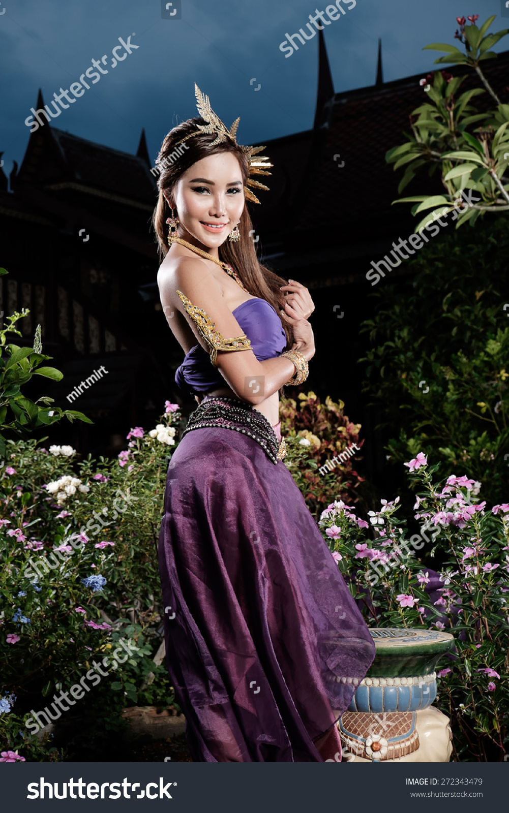 一个优雅的女人泰国北部,泰国的文化身份-人物,复古风格-海洛创意